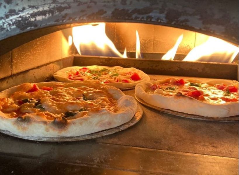 石窯で一気に焼き上げ