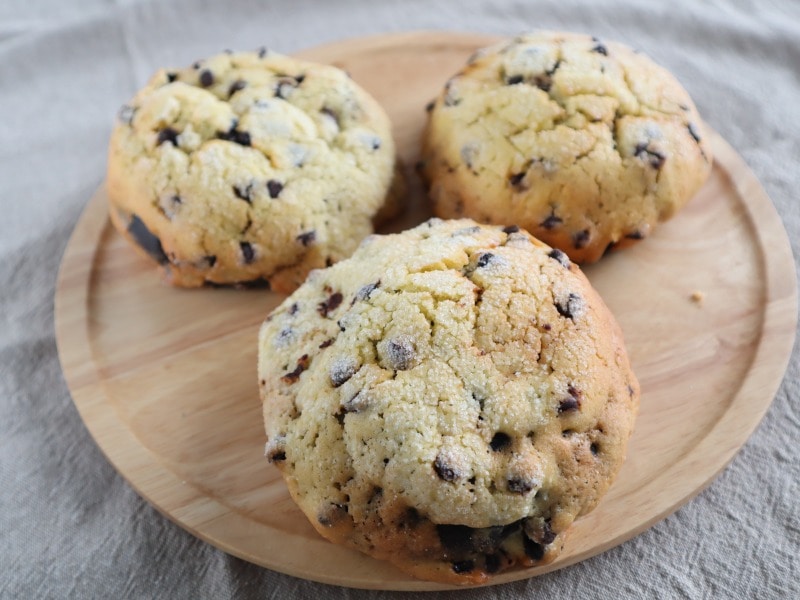 真っ黒メロンパン「志免ロン」入りおやつパンセット