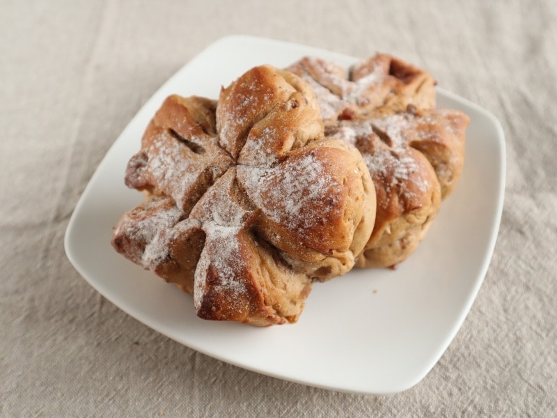 真っ黒メロンパン「志免ロン」入りおやつパンセット