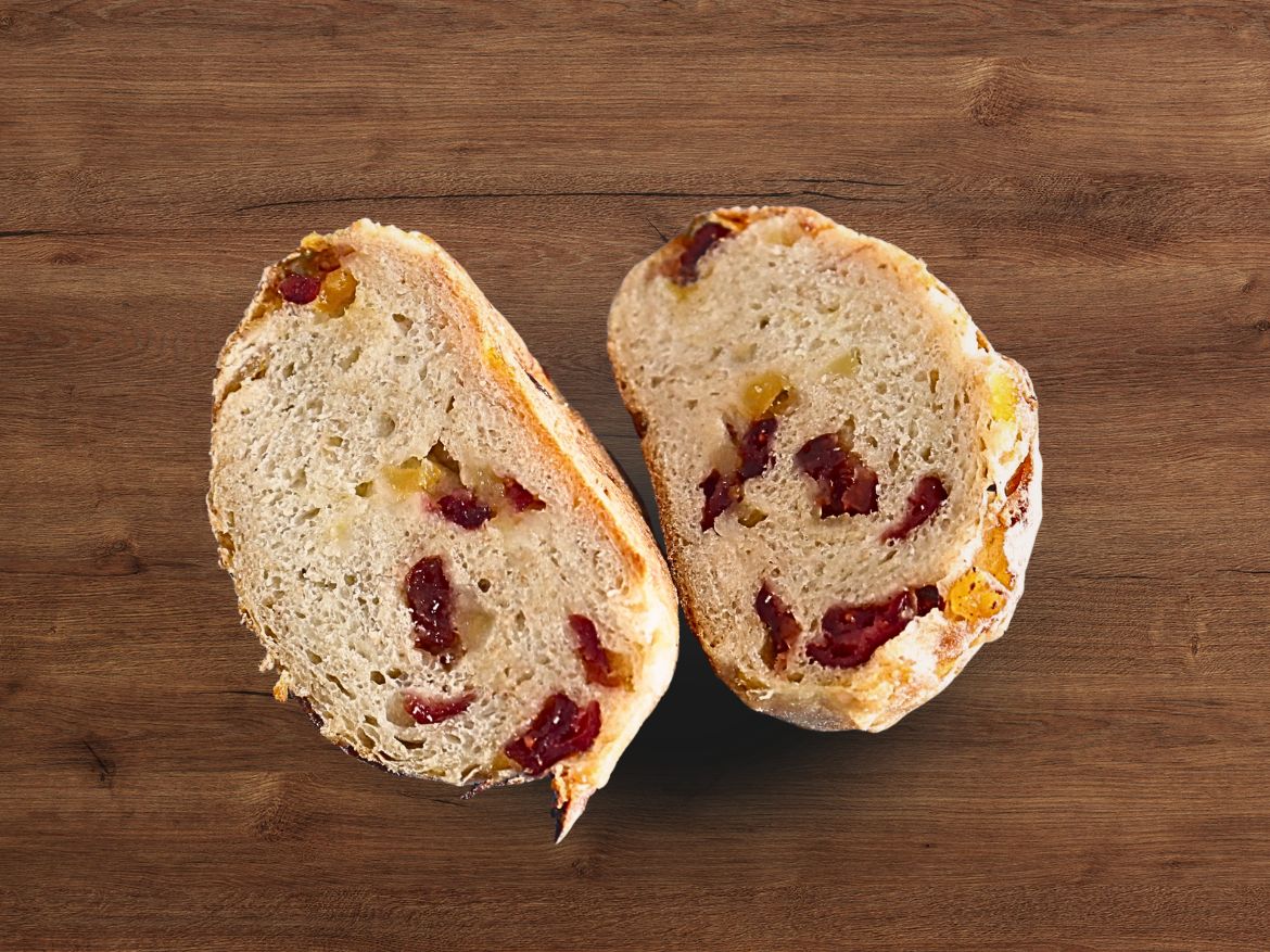 季節の十勝産キタノカオリ全粒粉のカンパーニュ