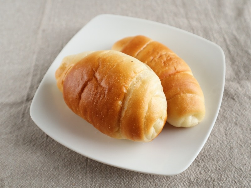 塩バターロール 2個