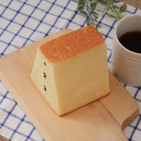 牛乳(にゅうにゅう)とびばこパン