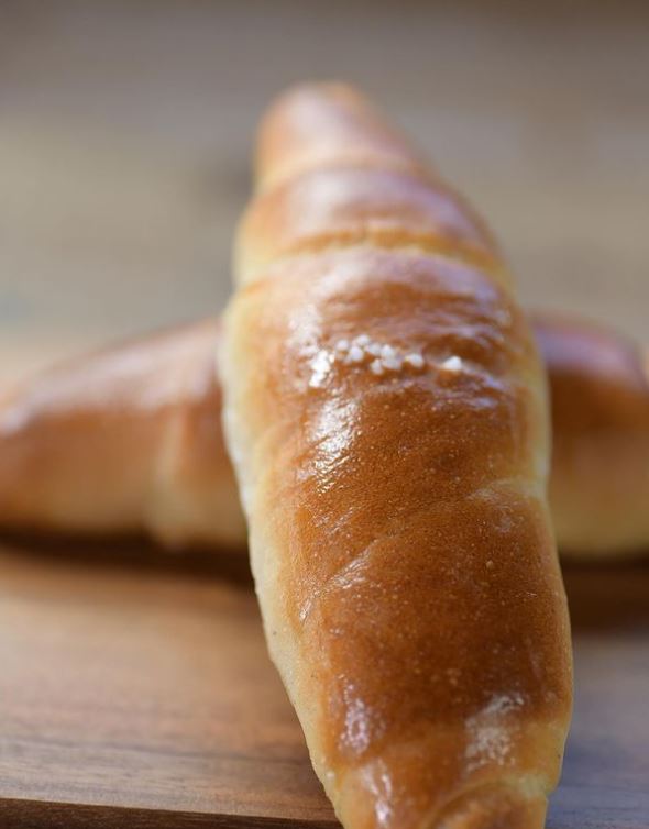 塩バターロール