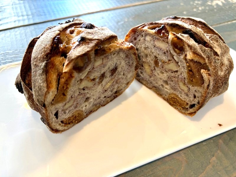 フリュイ（カンパーニュ生地）