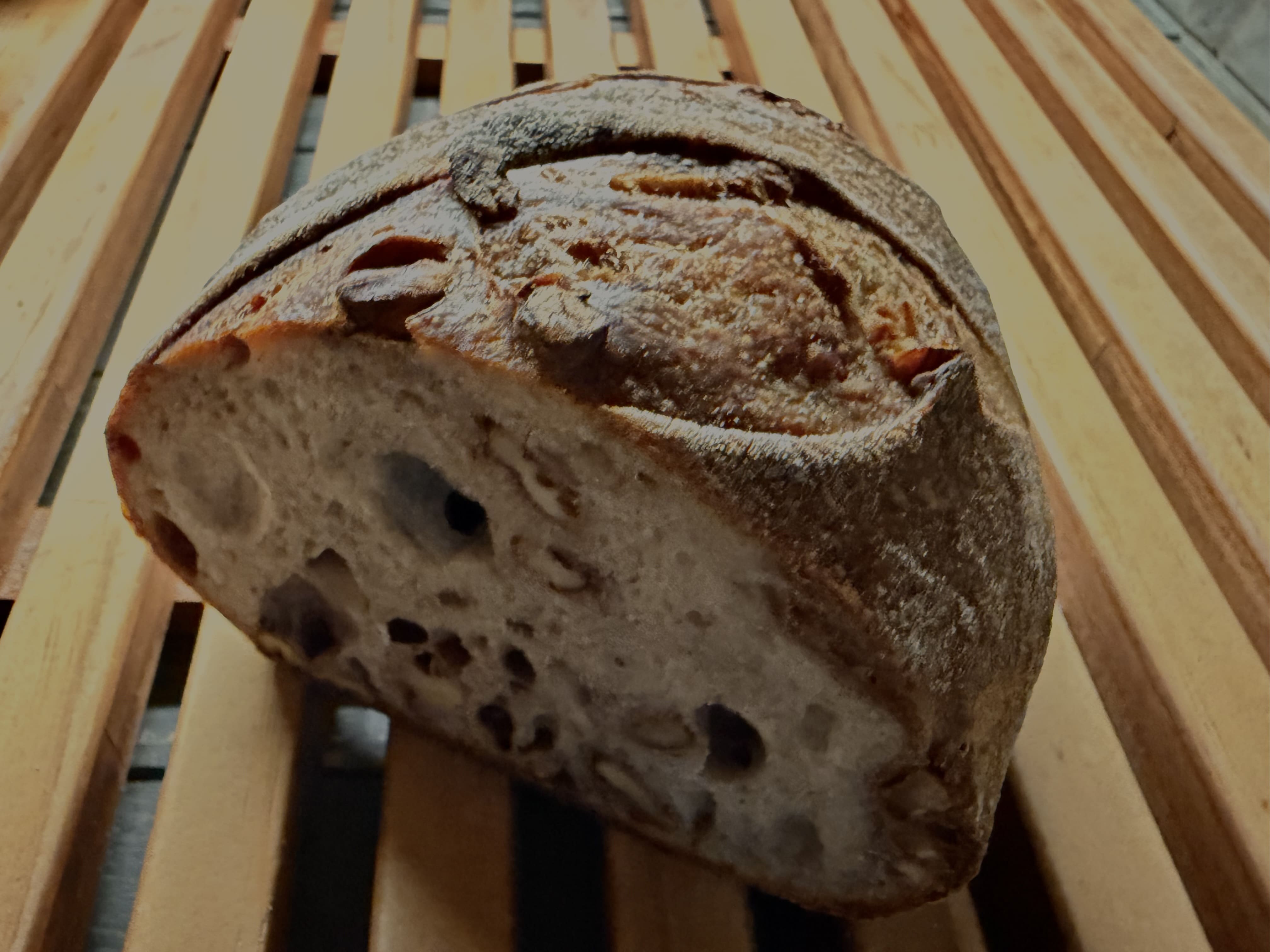 くるみ入りカンパーニュ（1/2）